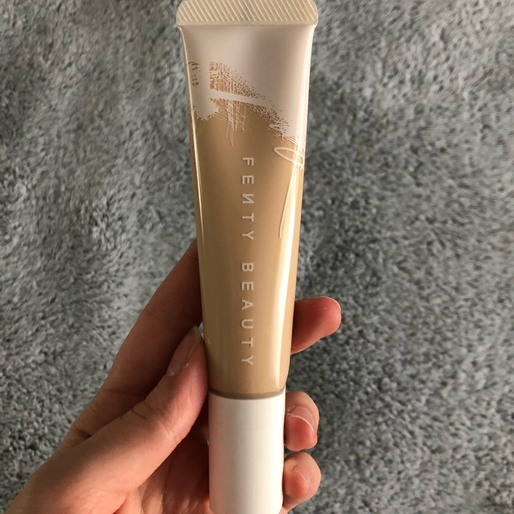 Fenty beauty hyrdating foundation